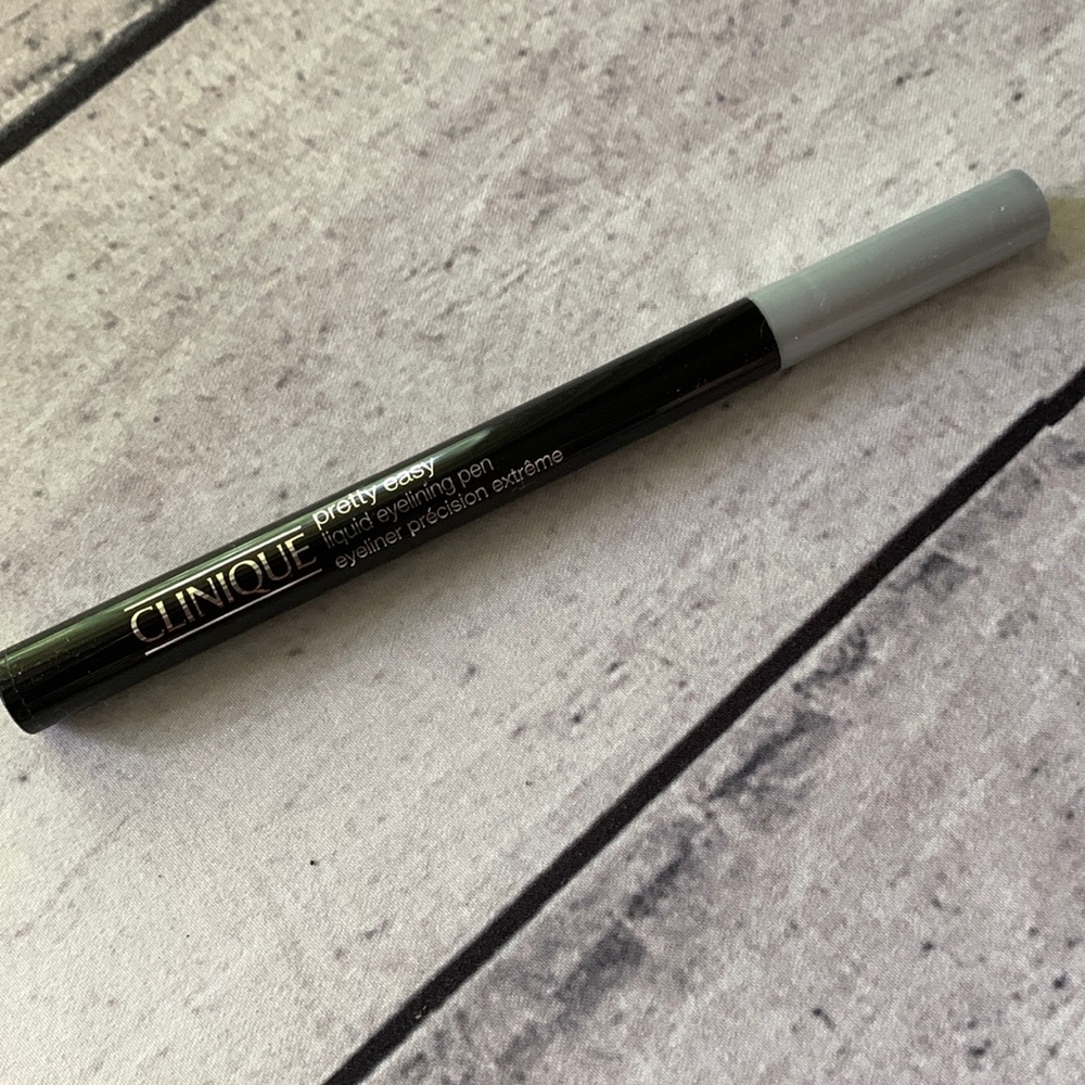 New 💐 clinique pretty easy liquid eyelining pen